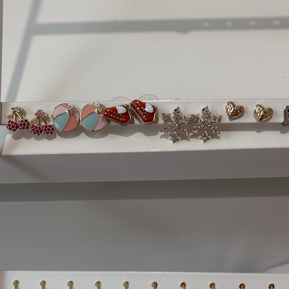 Assorted pack of 11 sets of kids earrings